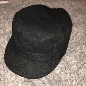 Black newsboy cap